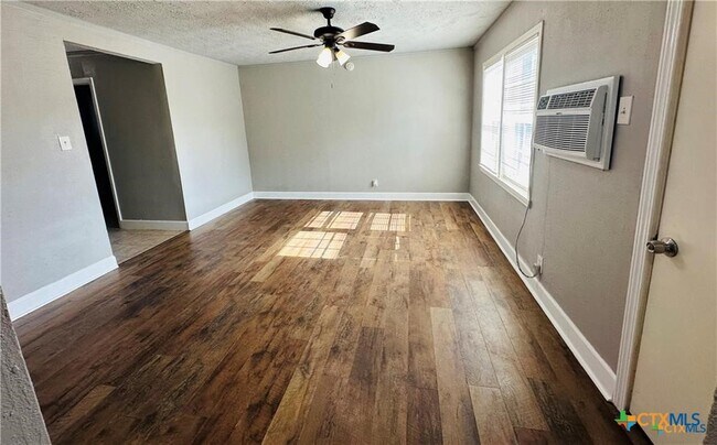Foto del edificio - 2311.5 N Louis St