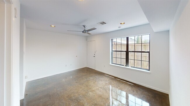 Building Photo - 310 S Jensen Dr