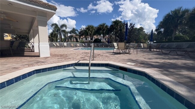 Foto del edificio - 5705 Mayflower Way