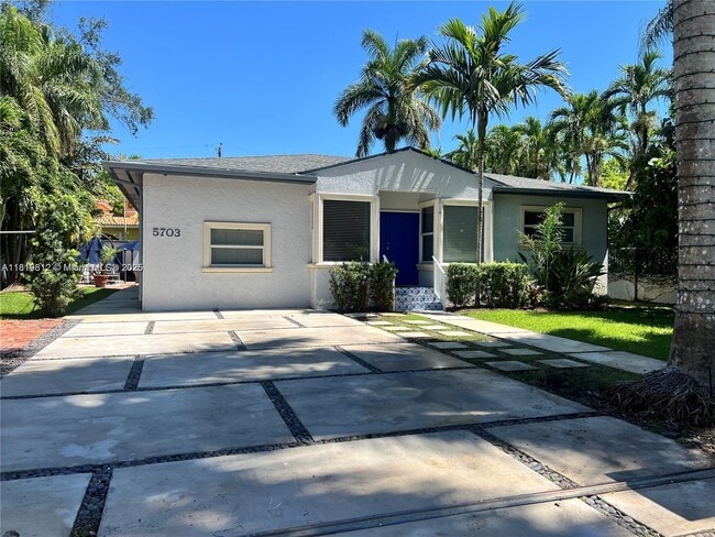 Foto del edificio - 5703 SW 83rd St