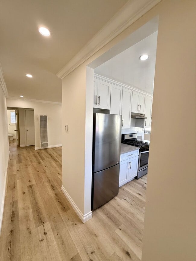 Building Photo - 1243 Armacost Ave