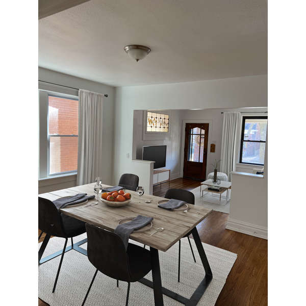 Salas de estar/comedor abiertas - 5015 Tholozan Ave