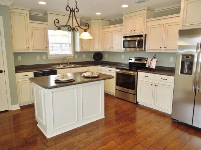 Building Photo - Beautiful 4-Bedroom Home with Fenced Yard ...
