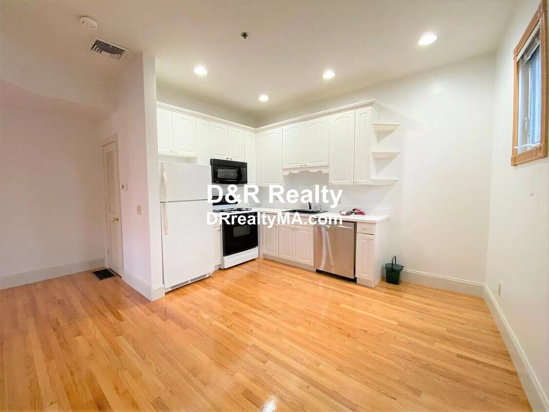Primary Photo - 183 Columbia St