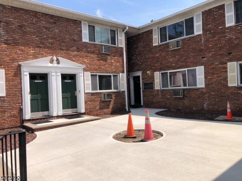 Foto principal - 104 N Beverwyck Rd