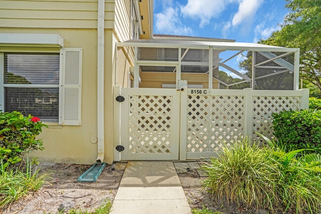 Building Photo - 8156 Chelsea 56c Ct