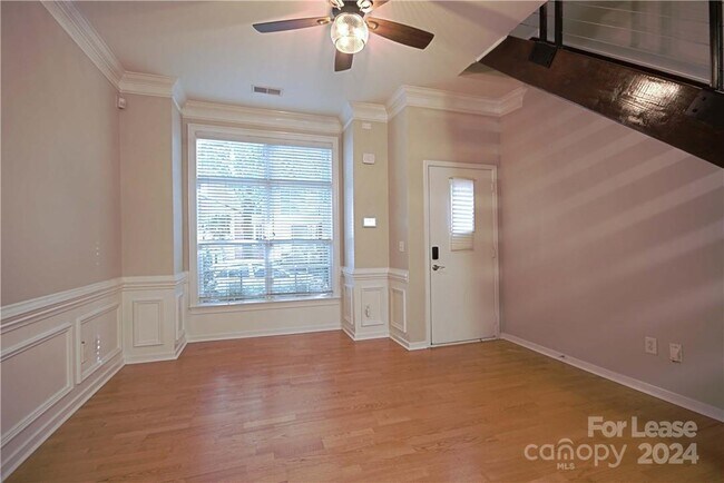 Building Photo - 2125 Southend Dr