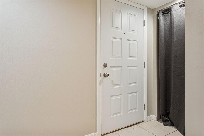 Foto del edificio - 7858 Niagara Ave