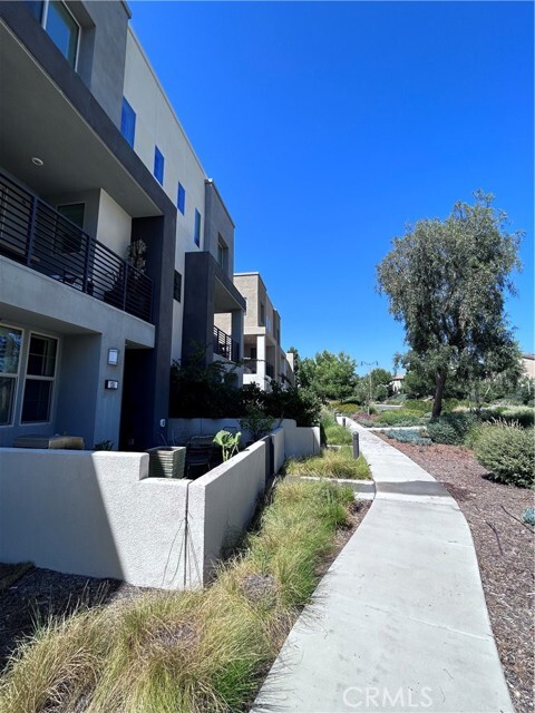 Building Photo - 151 Cadence