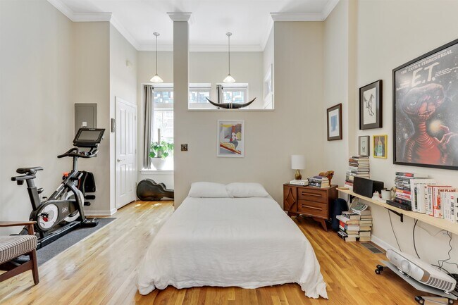 Building Photo - 356 7th St
