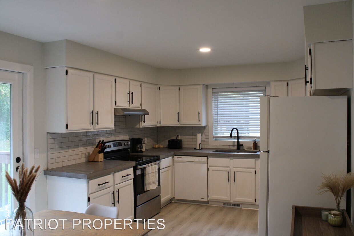 Primary Photo - 3 br, 2 bath House - 5749 Lacy Rd.