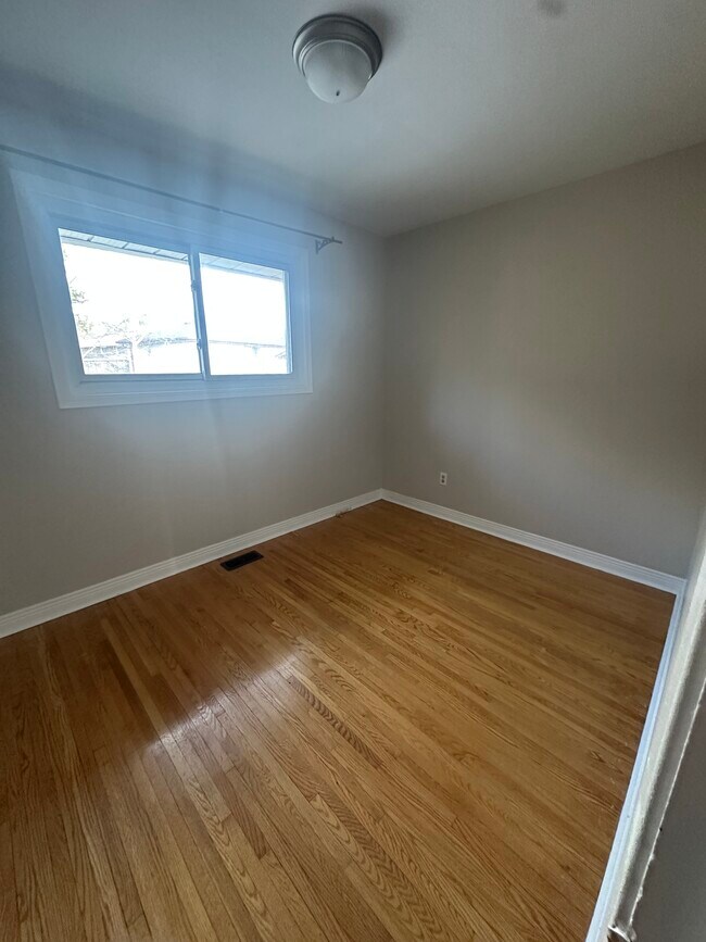 Building Photo - 1072 Olive Av