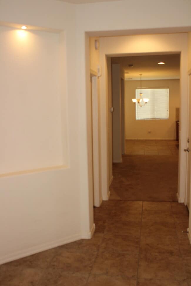 Building Photo - Nice 3 bedroom 2 bath single story home lo...