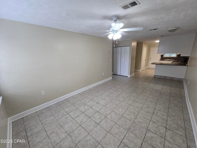 Foto del edificio - 3615 E 14th St