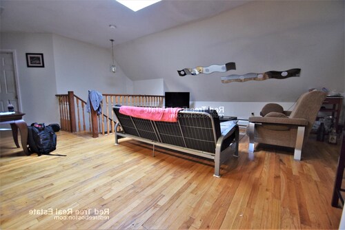 Primary Photo - 68 Boylston St