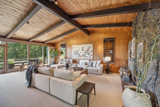 Building Photo - 45 Beverly Terrace