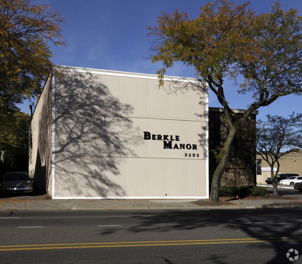 Building Photo - Berkley Manor