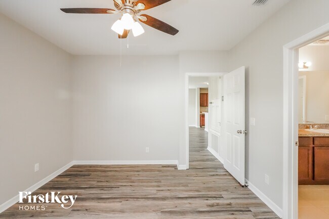 Foto del edificio - 644 Black Eagle Dr