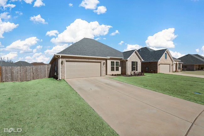 Building Photo - 4 Bedroom 2.5 Bathroom in Canes Landing