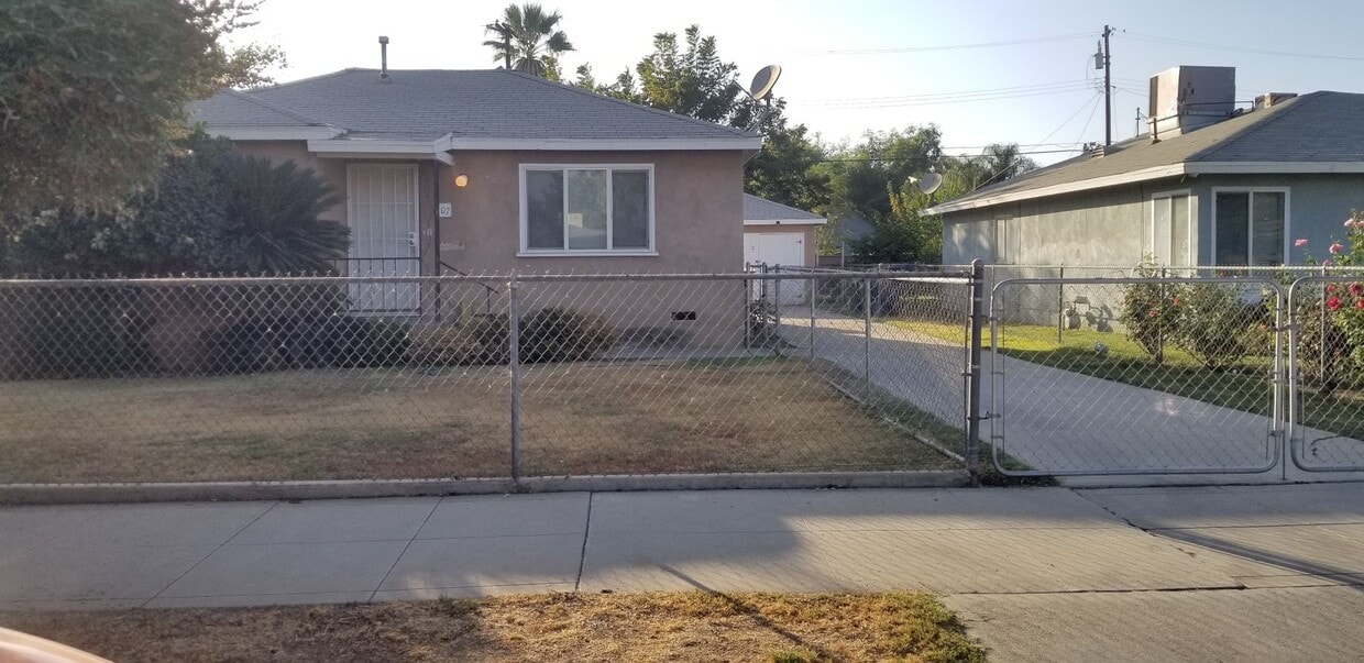 Primary Photo - 607 M St