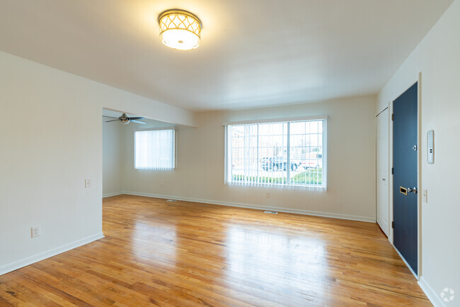 2 BR, 1.5 BA - Lower, Newly Renovated - 970 SF - North Shore Apartments