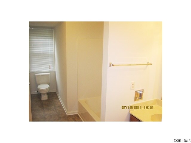 Building Photo - 5006 Rivergreen Ln