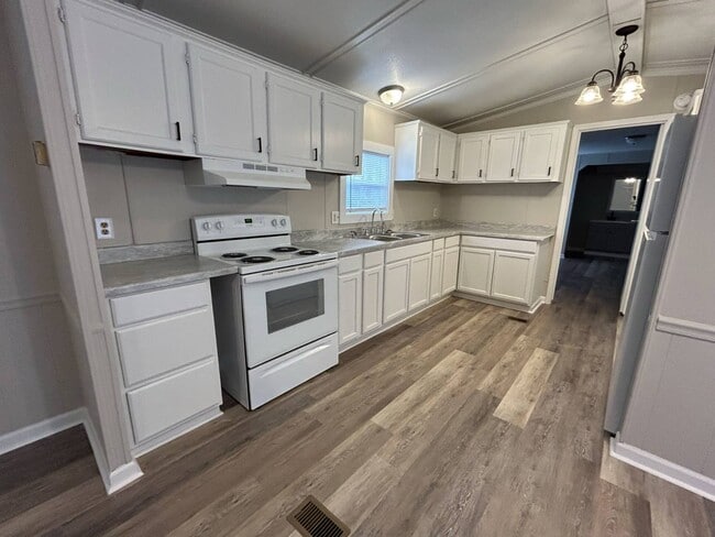 Building Photo - 97 White Oak Village