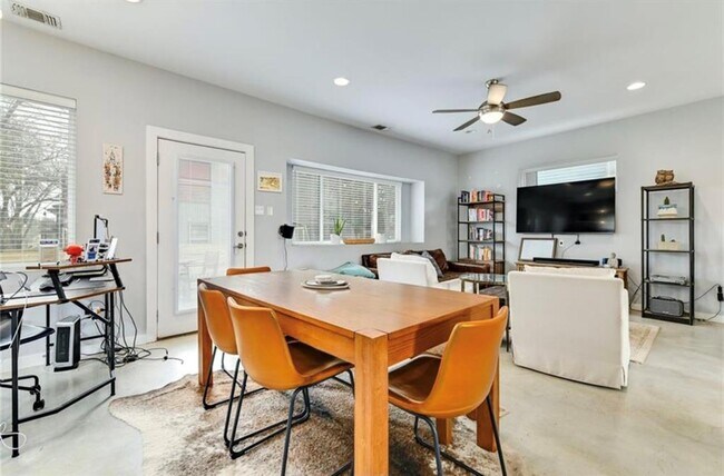 Building Photo - 3505 Villa Ct