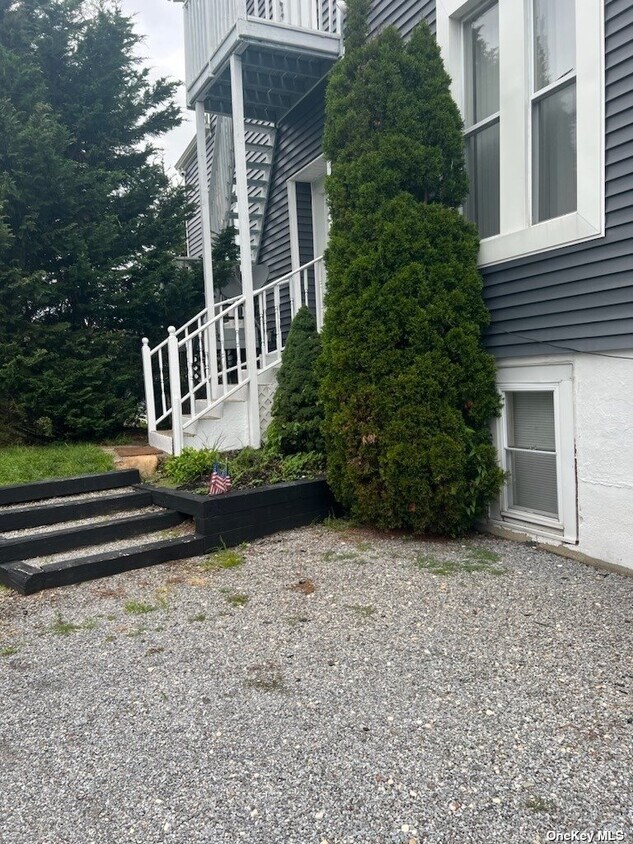 126 Oakland Ave, Port Jefferson, NY 11777 Room for Rent in Port