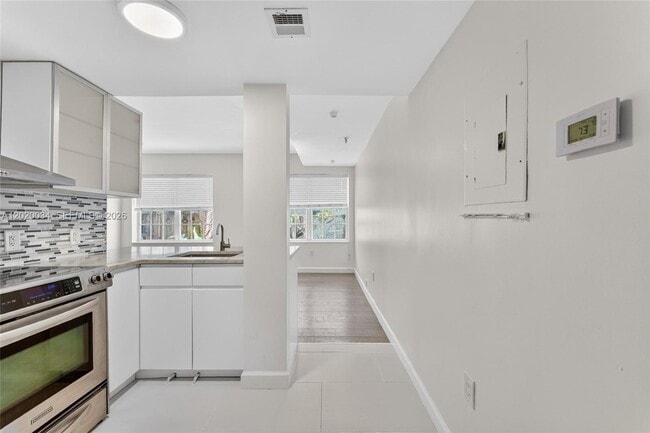 Building Photo - 1242 Drexel Ave