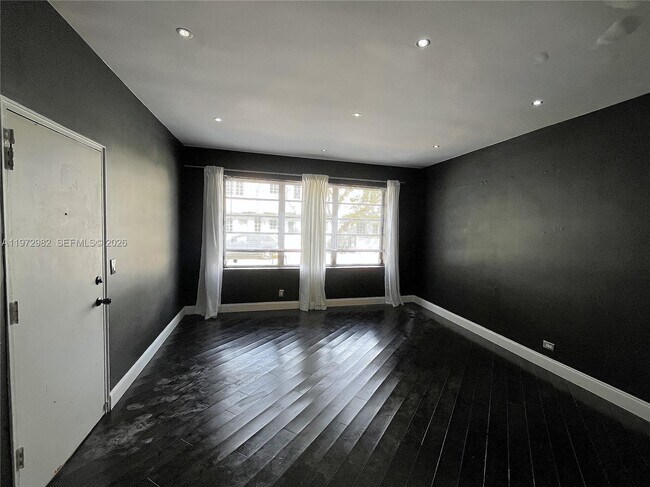 Foto del edificio - 742 12th St