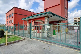 Building Photo - 1025 Swanson St