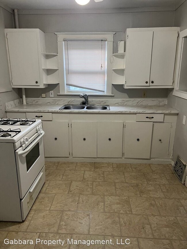 Building Photo - 2 br, 1 bath House - 442 S Marshall