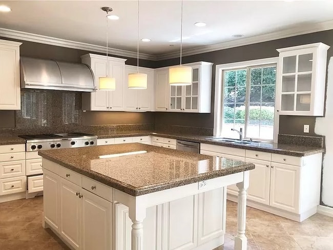 Building Photo - 16 Via Soria