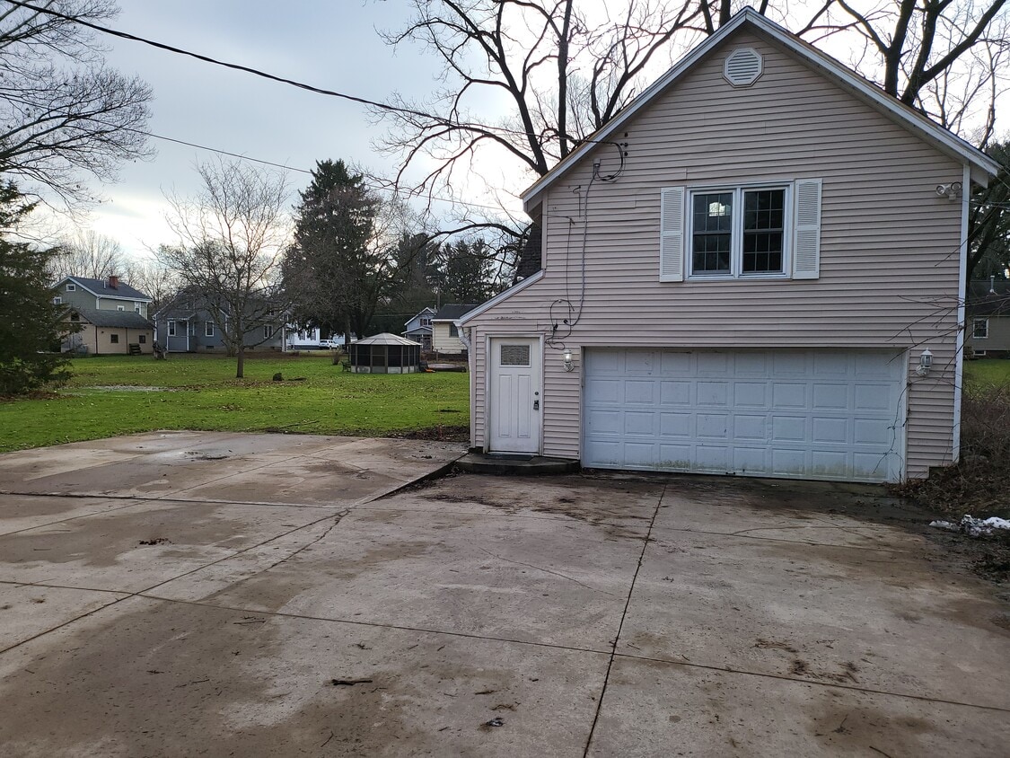 215 Chestnut St, Syracuse, NY 13212 House Rental in Syracuse, NY