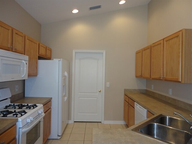 Building Photo - 425 Durham Shore Court