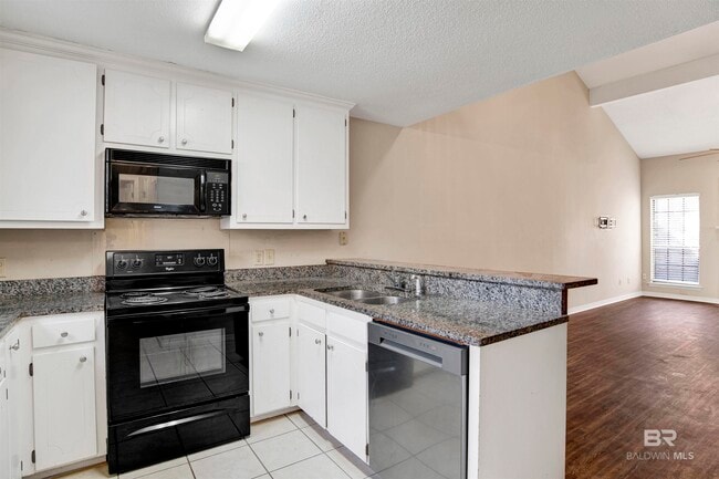 Building Photo - 200 Parma Dr