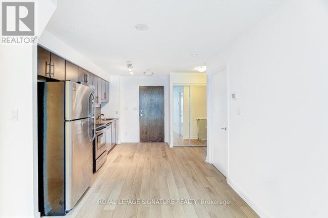 Building Photo - 33 Bay St.