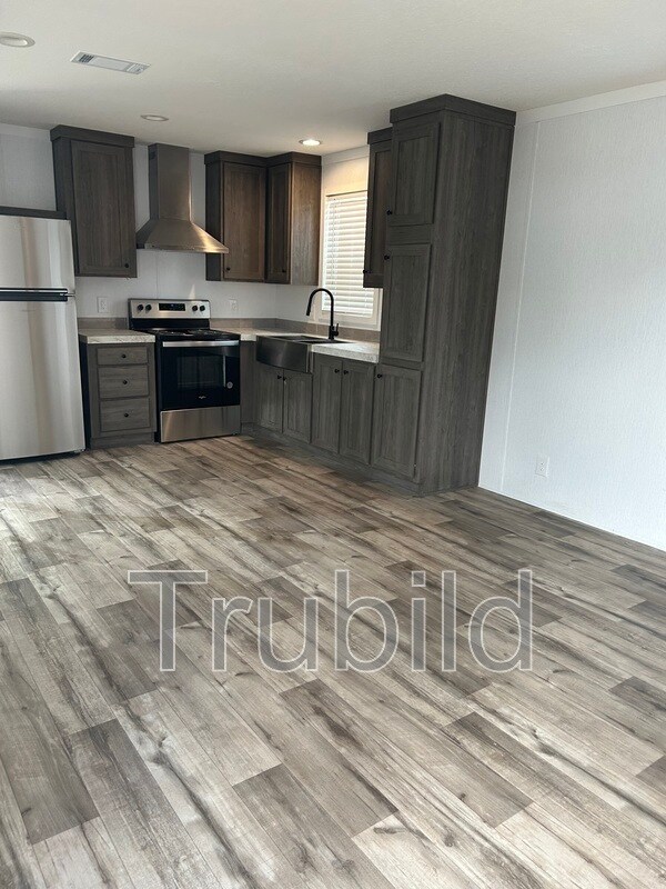 Foto del edificio - 96 Somerset Dr