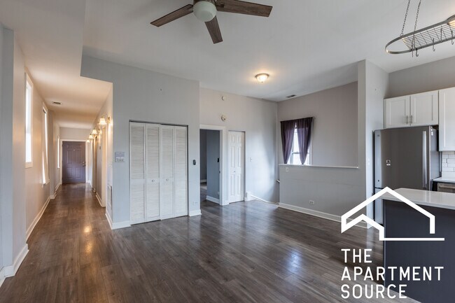 Foto del edificio - 3220 W Augusta Blvd