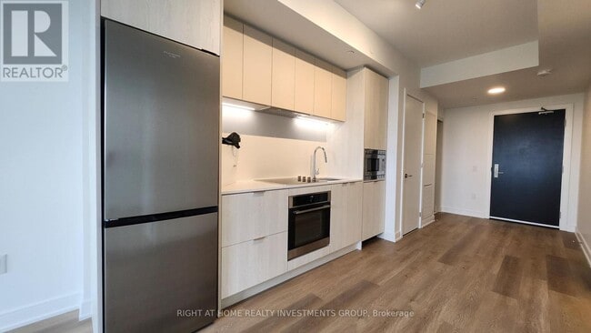 Building Photo - 3009-3009 Novar Rd
