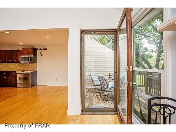 Foto del edificio - 482 Lands End Rd