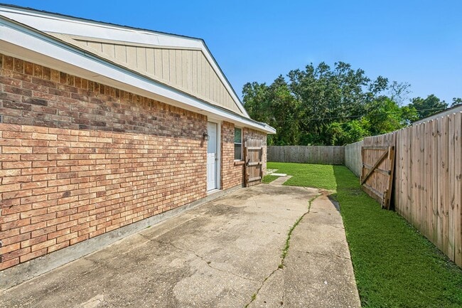 Building Photo - 369 Pat Dr