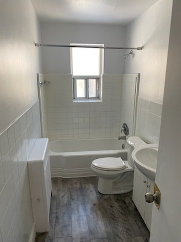 Photo du bâtiment - 1 Bedroom Apartment on The Kingsway