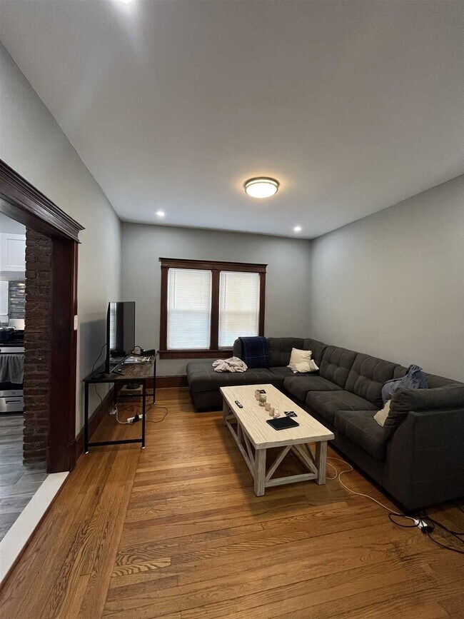 Building Photo - 56 N Chestnut St