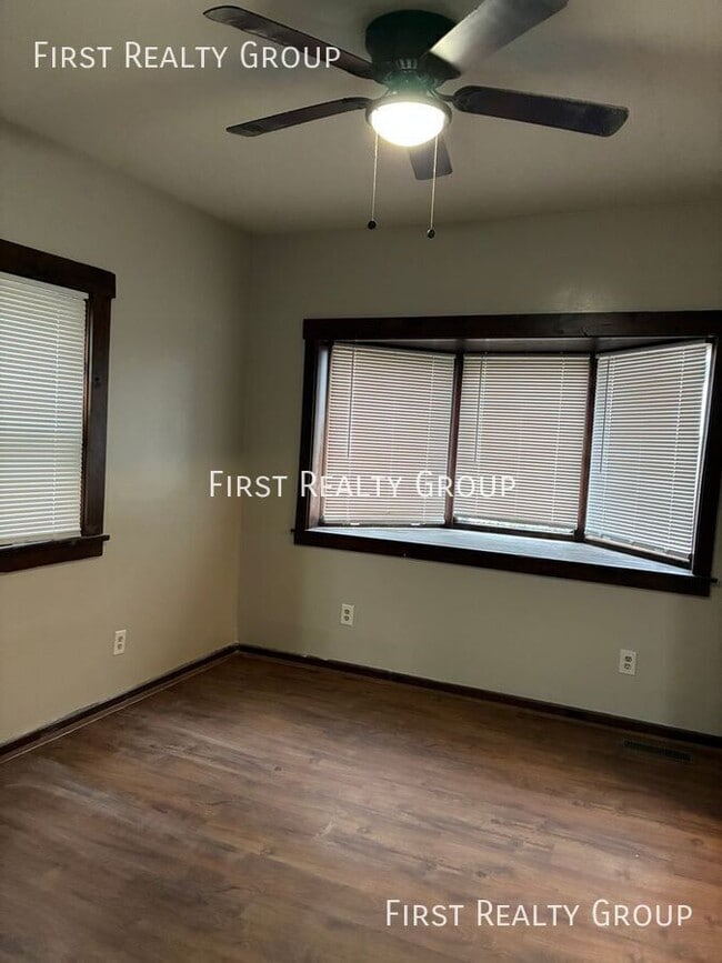 Building Photo - 400 Sheridan Ave