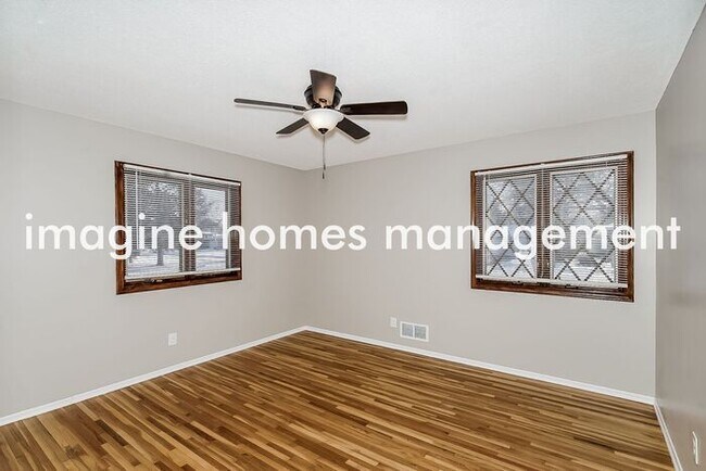 Foto del edificio - Remodeled 4 Bedroom Home in Eagan with Att...