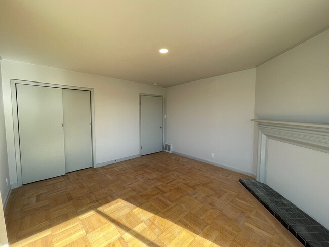 Foto del edificio - 3 BR / 2 BA Single Family Home, Hardwood F...