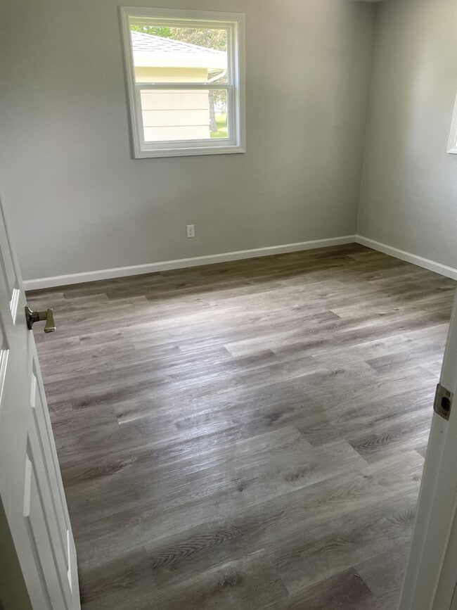 Building Photo - 1231 Primrose Ln