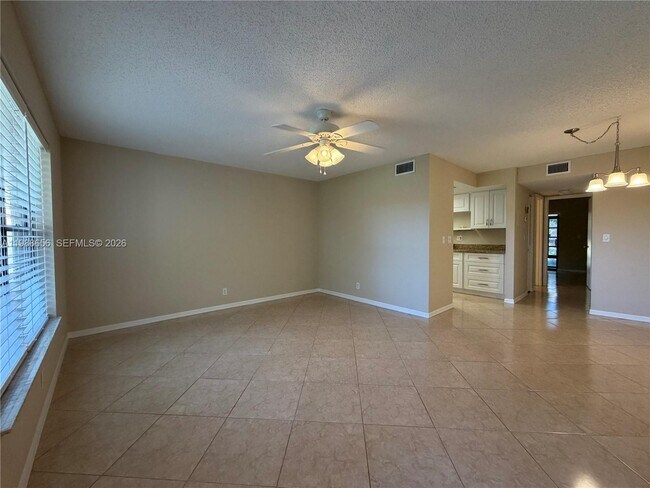 Foto del edificio - 301 SW South River Dr